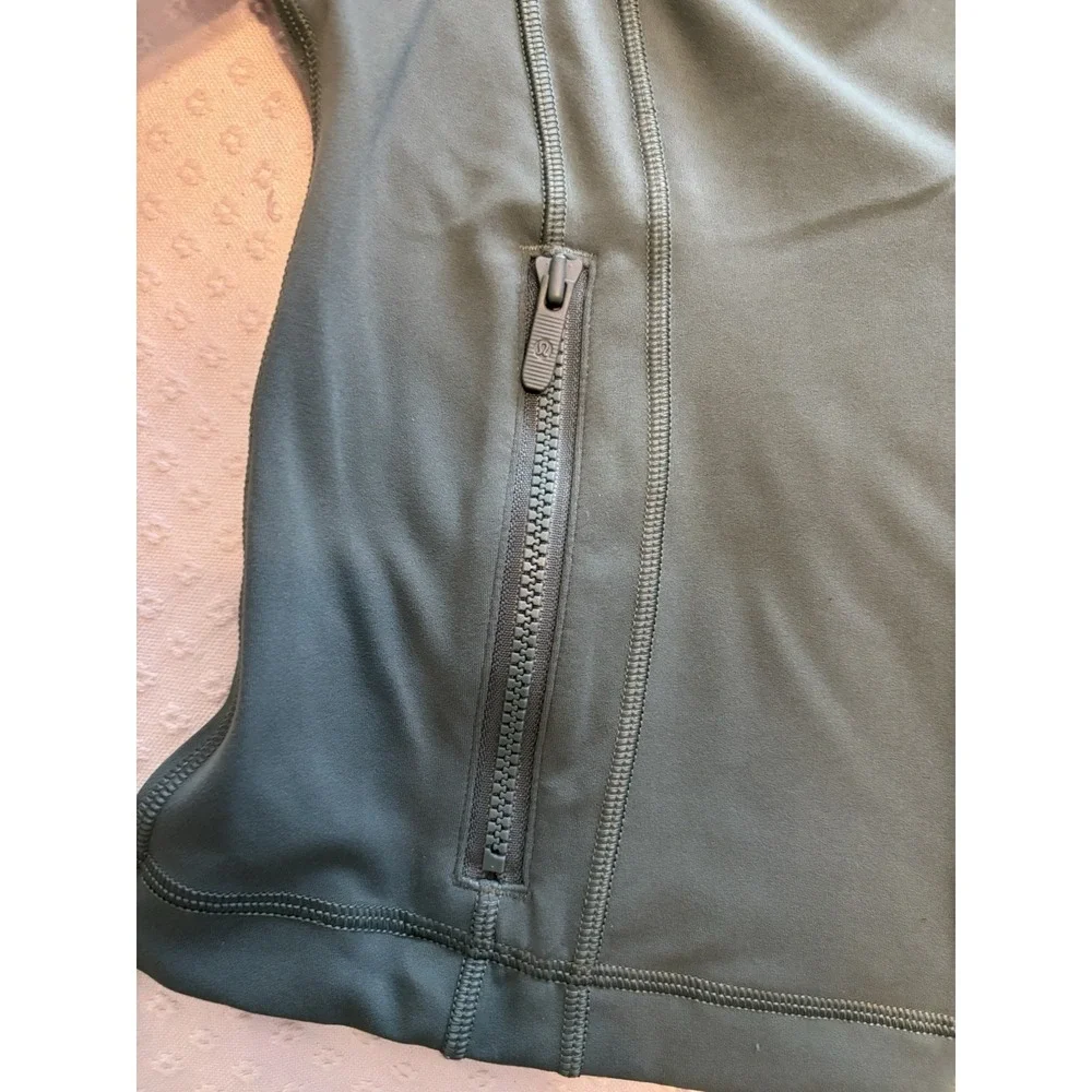Lululemon Women's Green Full Zip Activewear Jacket Size 6 Nylon Lycra Pockets